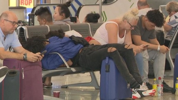 Holidaymakers thrown out of hotels after Thomas Cook collapse
Holidaymakers thrown out of hotels after Thomas Cook collapse